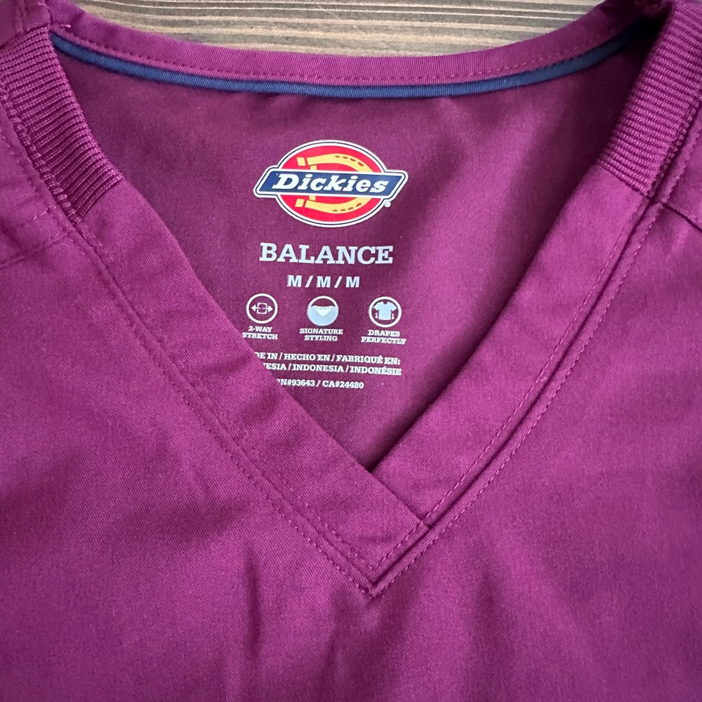 Dickies Balance Scrub Top Womens M Wine V Neck Stretch Nurse Uniform DK875 - Picture 2 of 7
